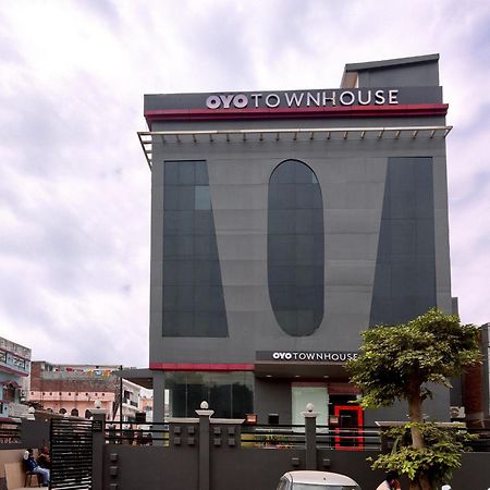 Townhouse Function Inn Near Chaudhary Charan Singh International Airport Lakhnaú Exteriér fotografie